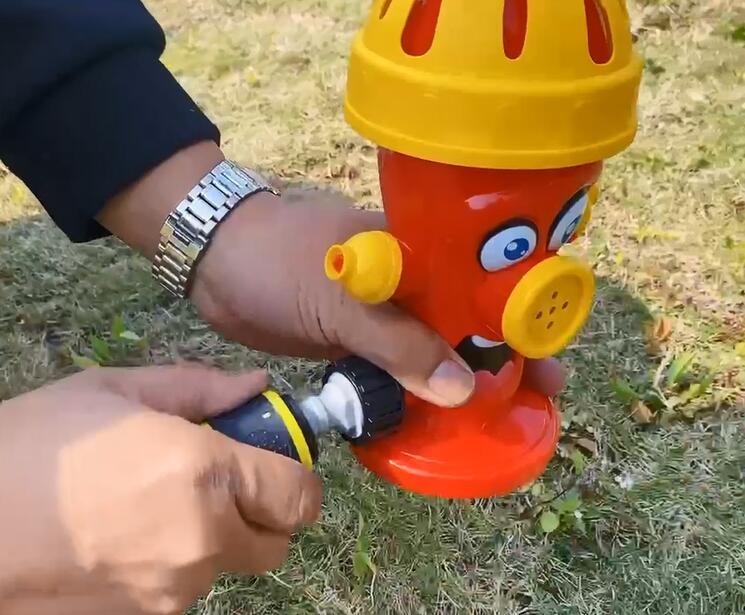 Hydrating Water Toy – Garden Sprinkler and Baby Bath