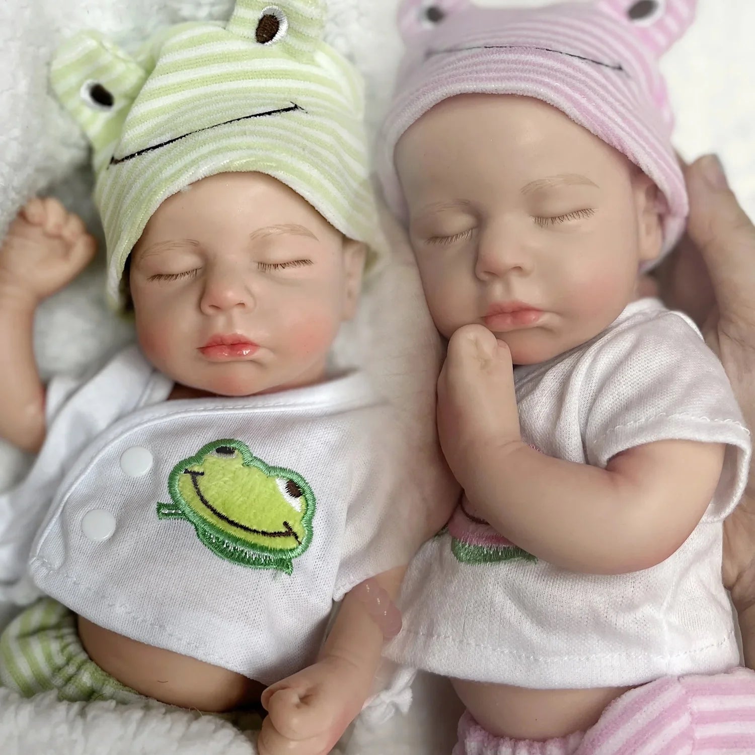33cm Lifelike Silicone Reborn Baby Boy and Girl - Handmade Gift for Children