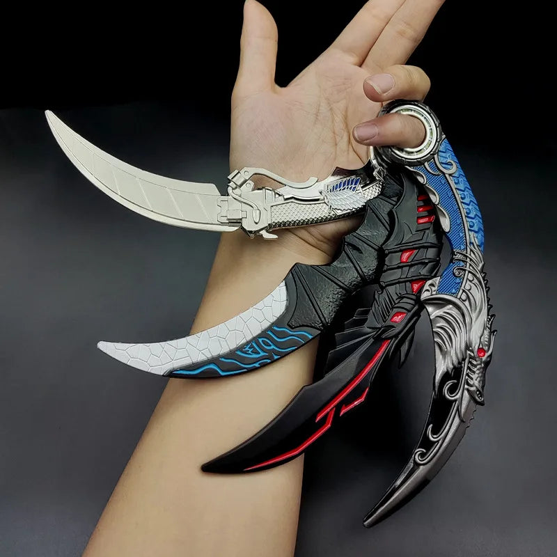 Rotating Metal Karambit with Stand – One Piece and Attack on Titan Game Model